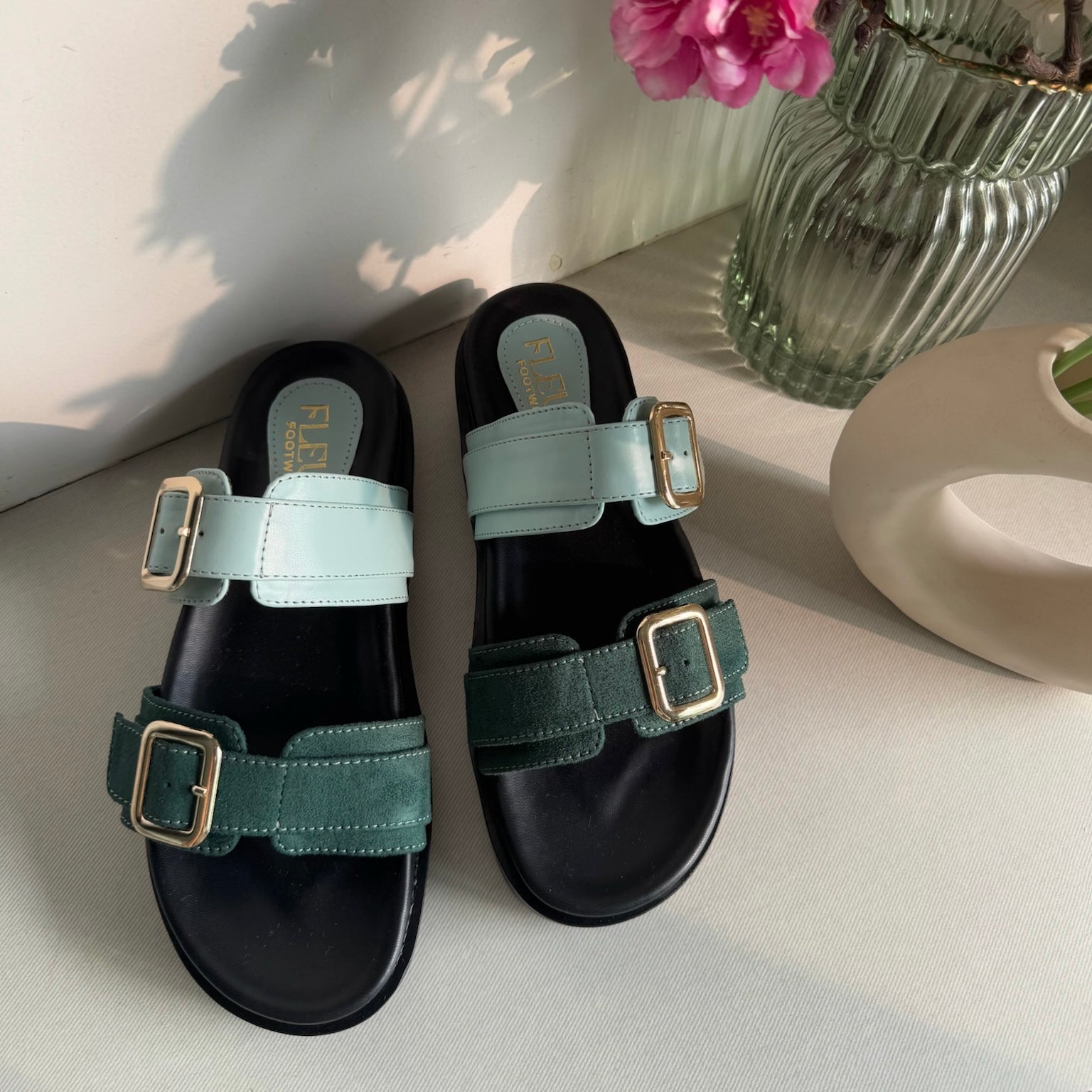 Oxford - The Ultimate Buckle Strap Sliders